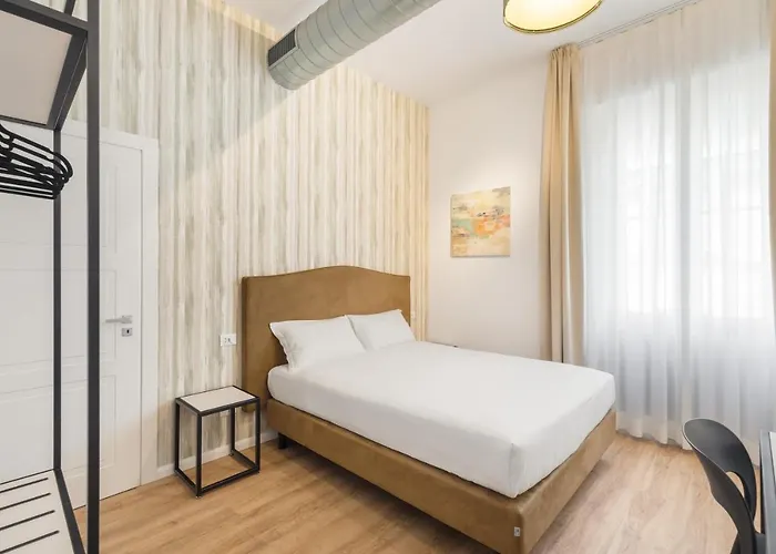 Adelante Piazza Bologna Couette-café 4*